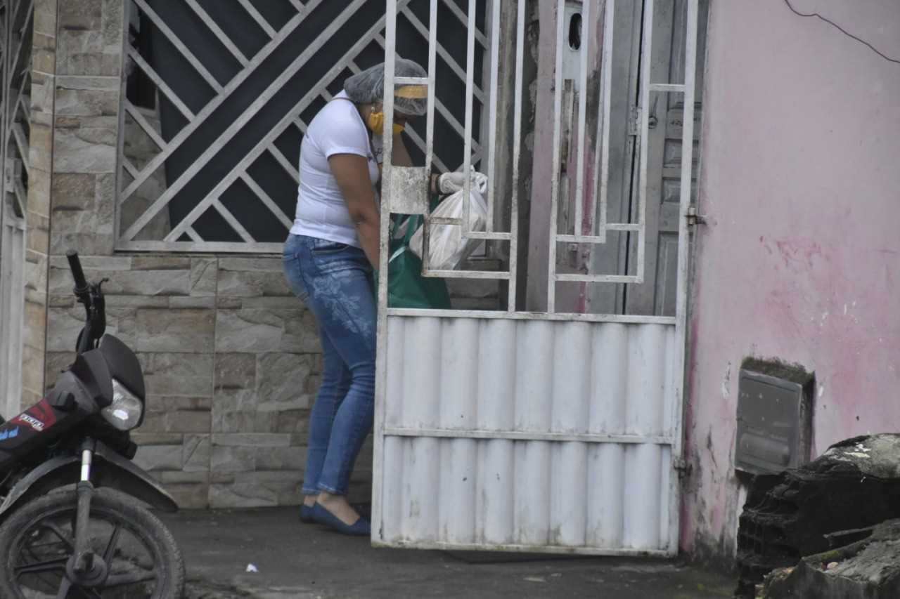 Camacã: Prefeitura distribui pão, leite e máscaras para famílias em São João do Panelinha